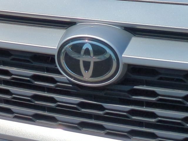 2021 Toyota RAV4 XLE 6