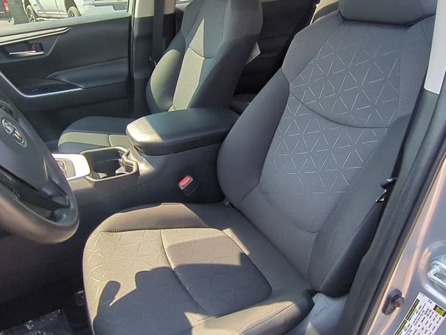 2021 Toyota RAV4 XLE 9