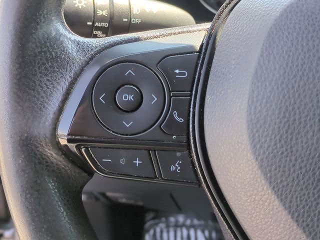 2021 Toyota RAV4 XLE 28