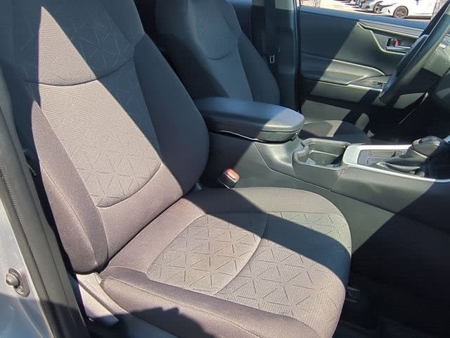 2021 Toyota RAV4 XLE 10