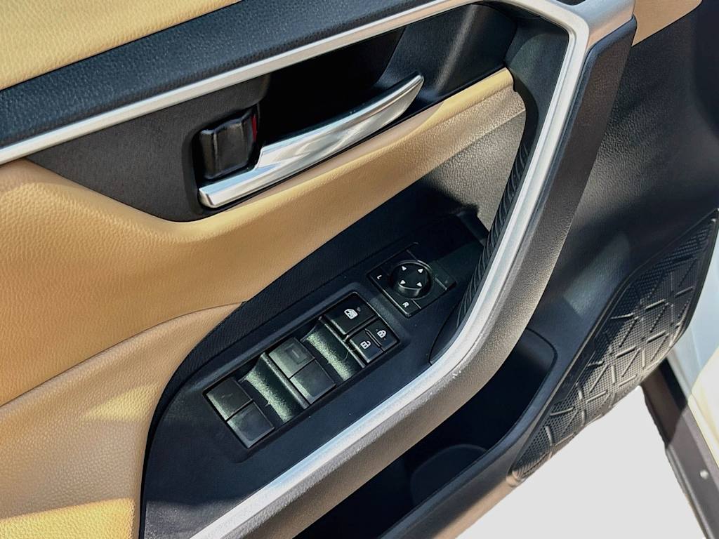 Thumbnail: 2021 Toyota RAV4 - 28