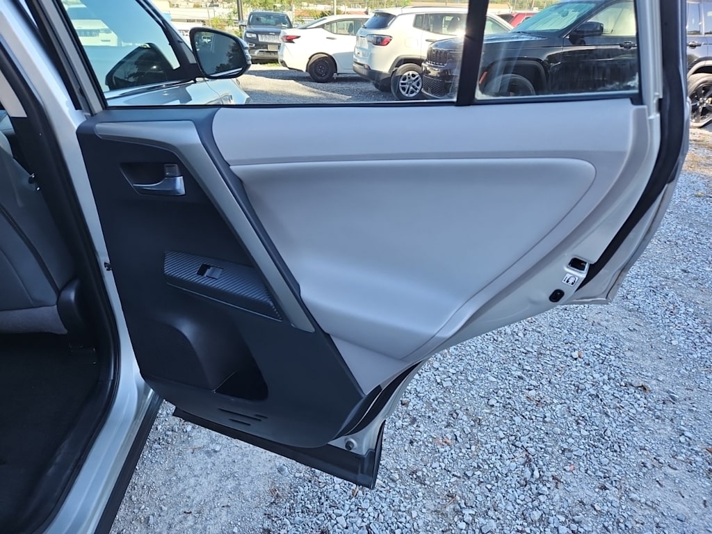 Thumbnail: 2013 Toyota RAV4 - 25