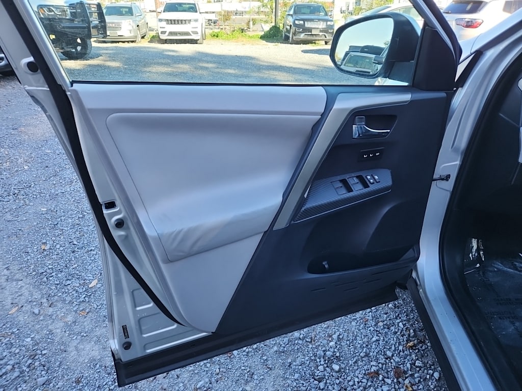 Thumbnail: 2013 Toyota RAV4 - 19