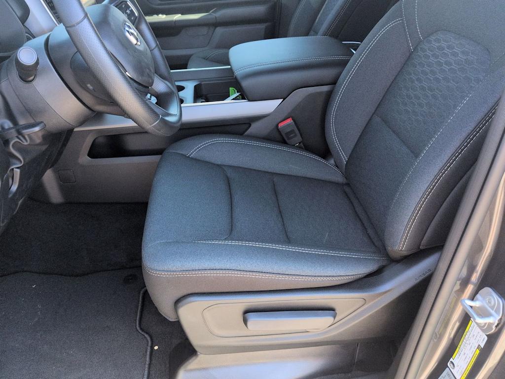 Thumbnail: 2026 RAM 1500 - 9