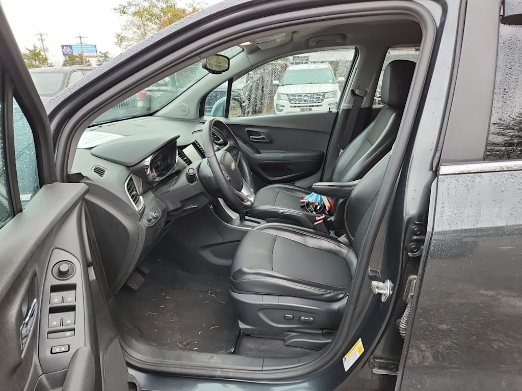 Thumbnail: 2017 Chevrolet Trax - 10