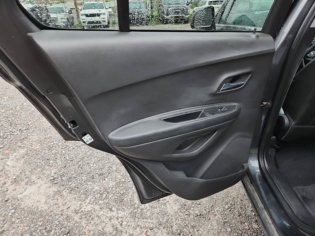 Thumbnail: 2017 Chevrolet Trax - 27