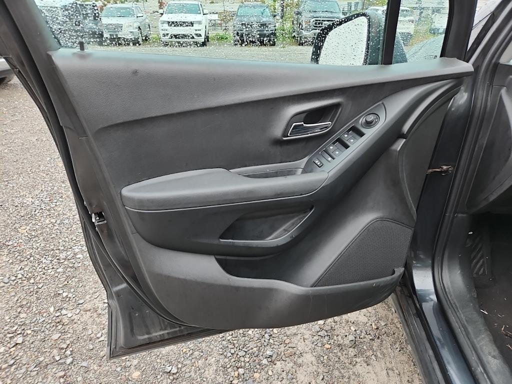 Thumbnail: 2017 Chevrolet Trax - 20