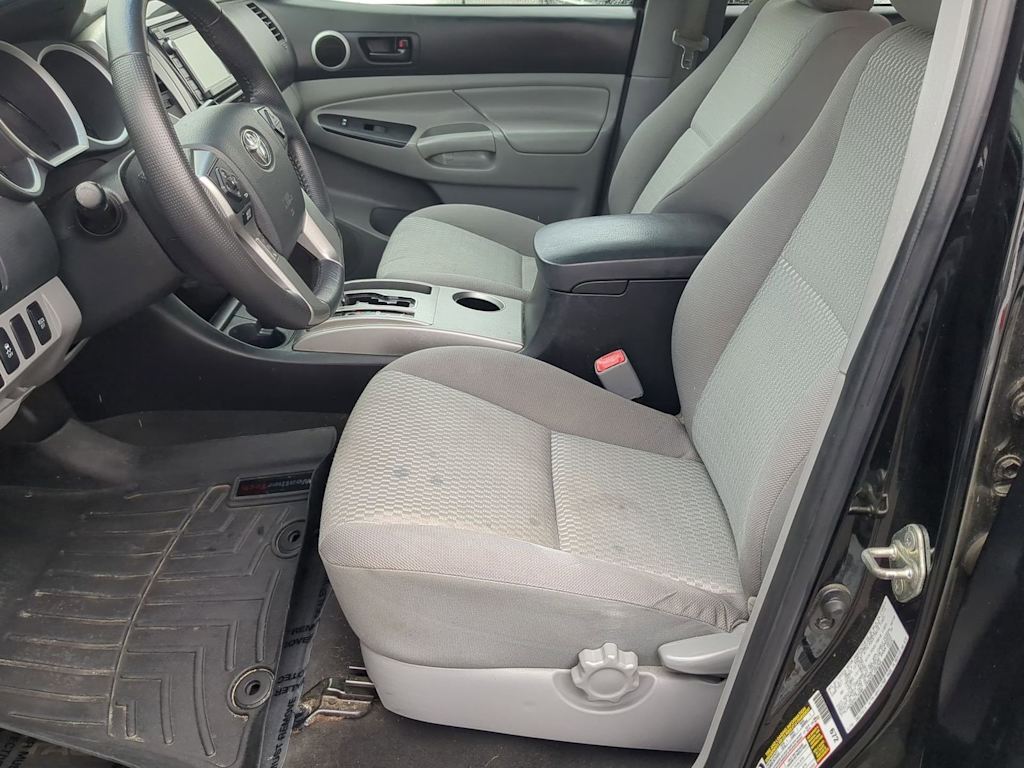Thumbnail: 2015 Toyota Tacoma - 10