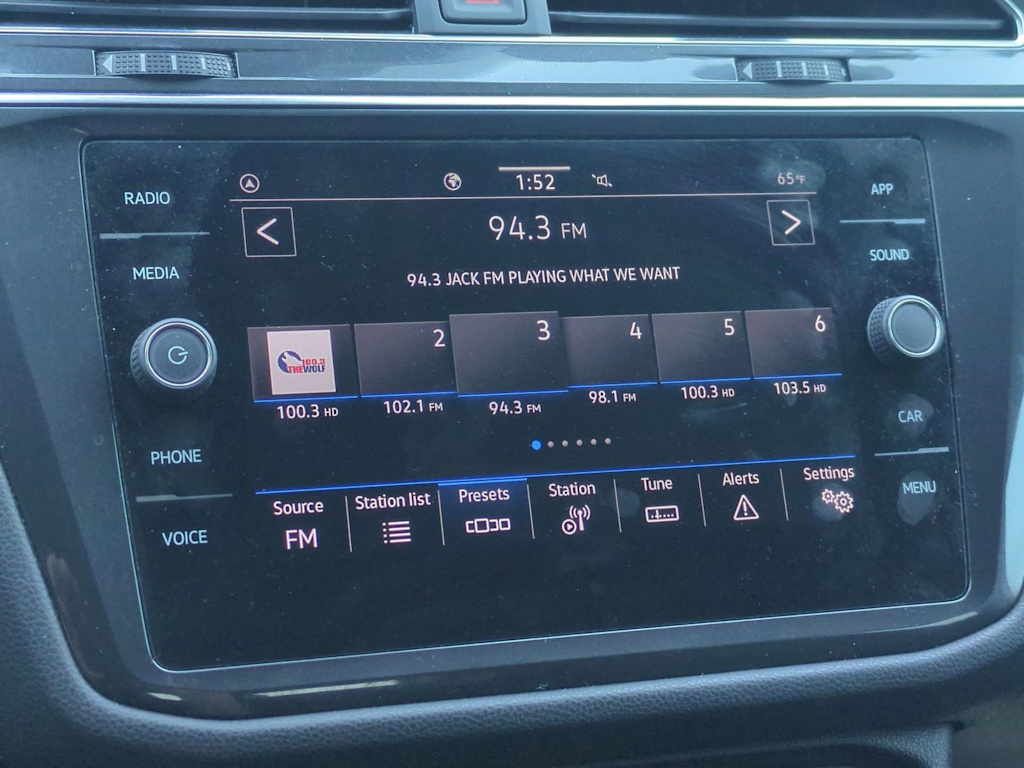 Thumbnail: 2022 Volkswagen Tiguan - 32