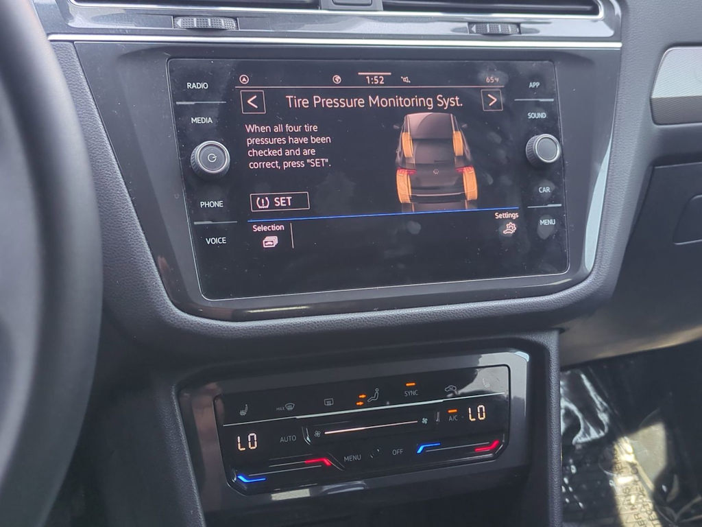 Thumbnail: 2022 Volkswagen Tiguan - 13