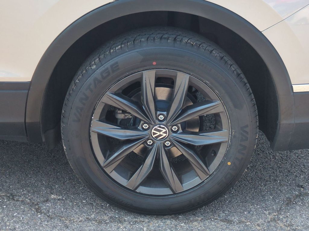 Thumbnail: 2022 Volkswagen Tiguan - 8