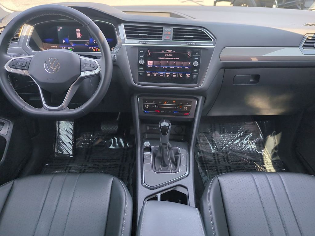 Thumbnail: 2022 Volkswagen Tiguan - 9