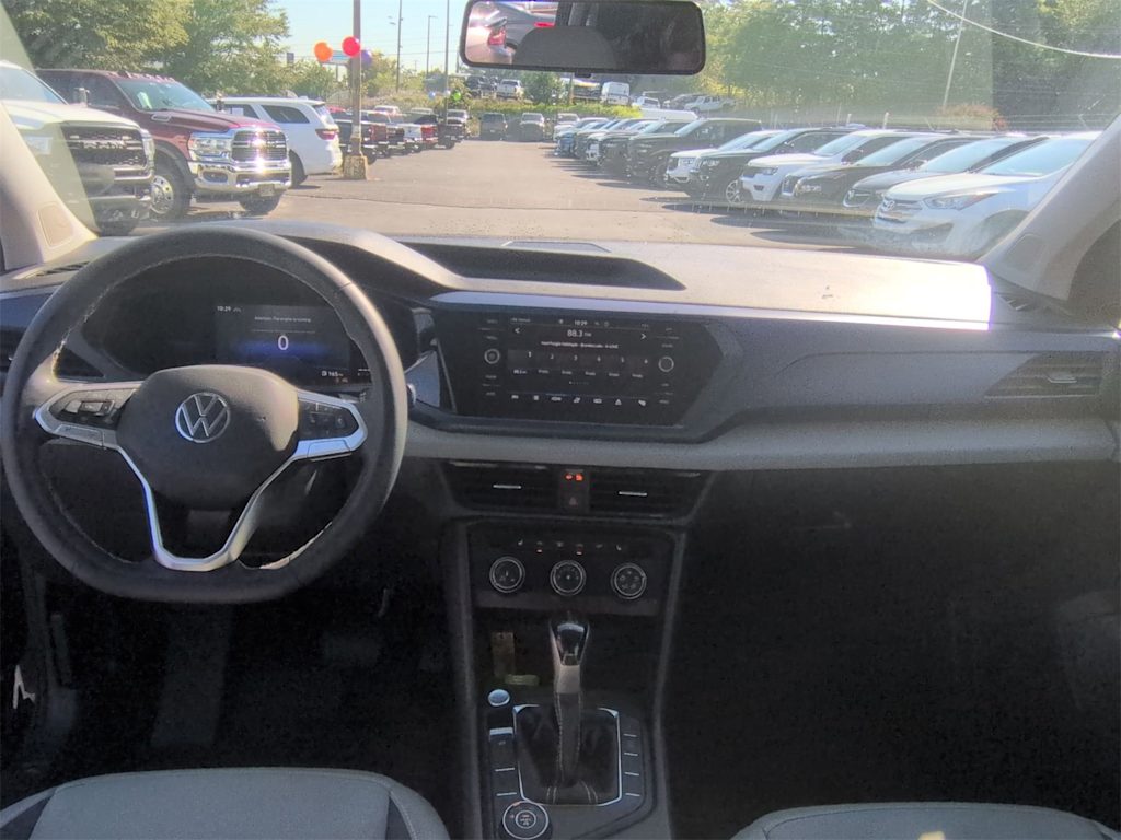 Thumbnail: 2022 Volkswagen Taos - 9