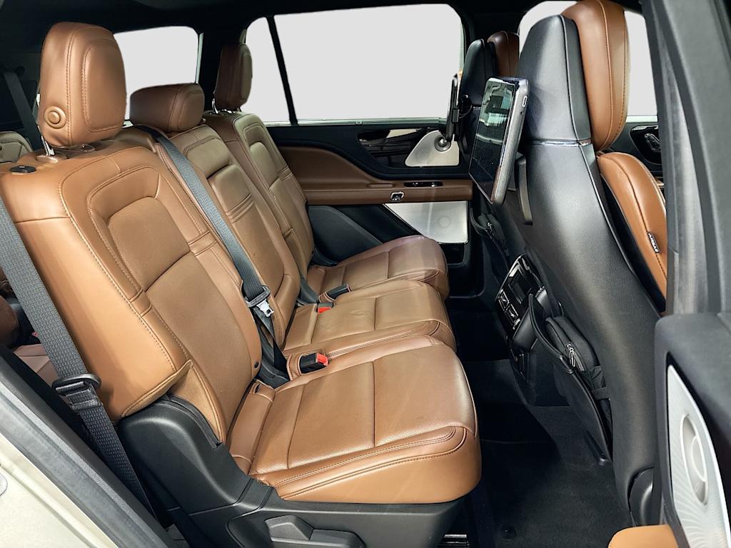 Thumbnail: 2023 Lincoln Aviator - 34