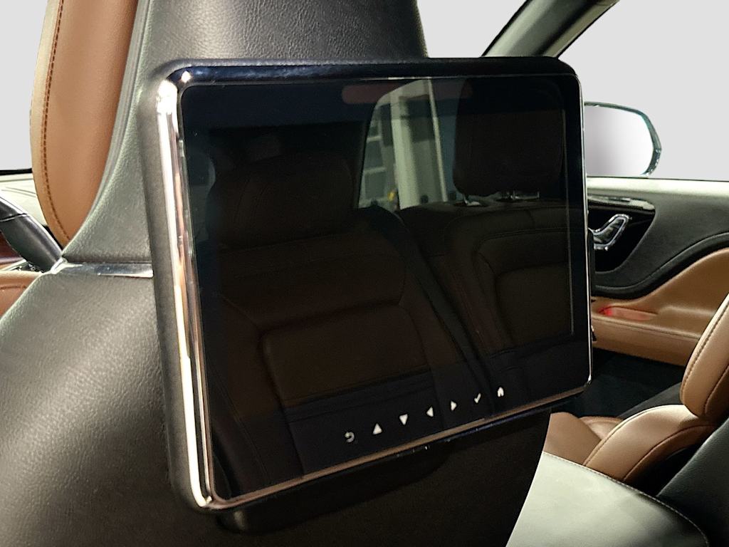 Thumbnail: 2023 Lincoln Aviator - 31