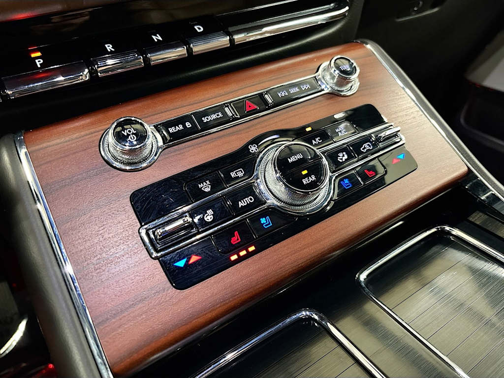Thumbnail: 2023 Lincoln Aviator - 29