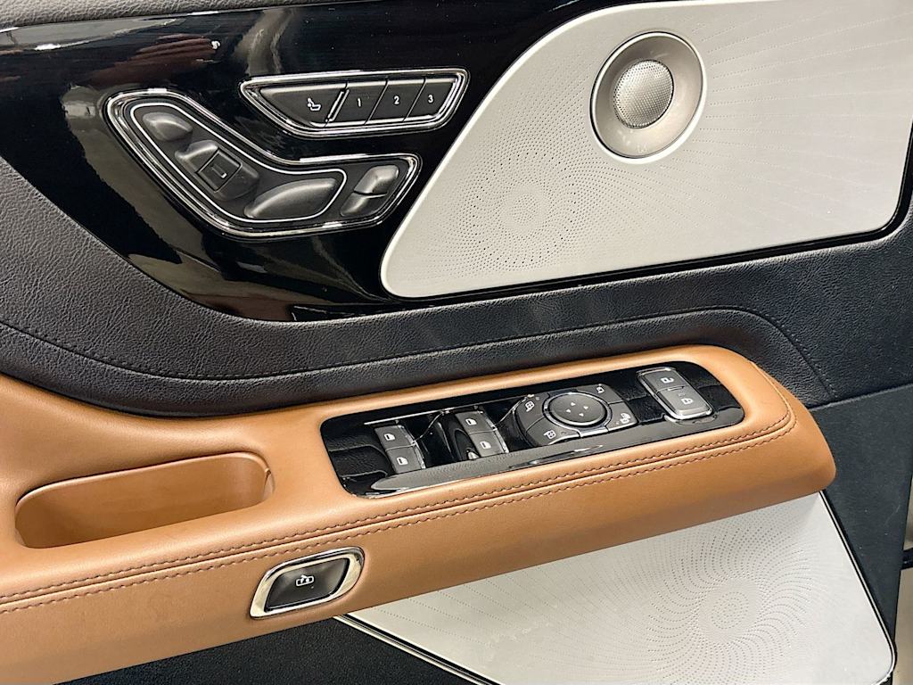 Thumbnail: 2023 Lincoln Aviator - 7