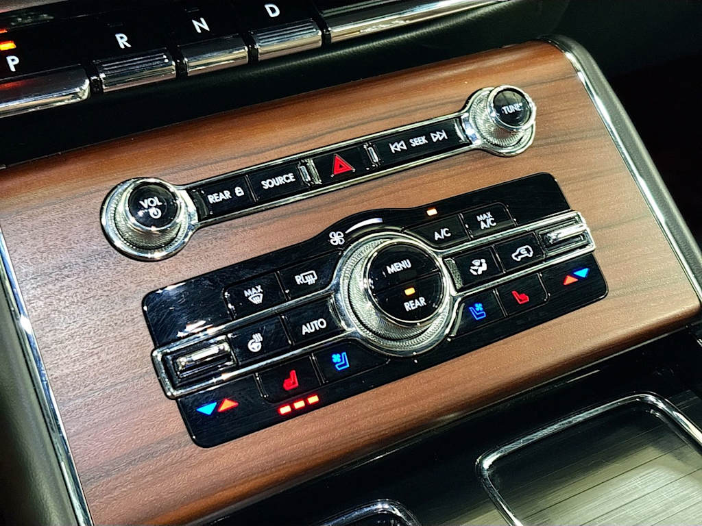 Thumbnail: 2023 Lincoln Aviator - 26