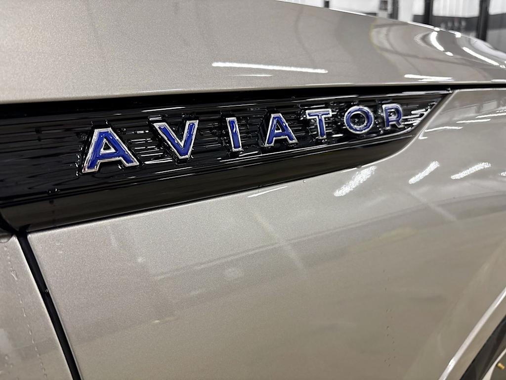 Thumbnail: 2023 Lincoln Aviator - 36