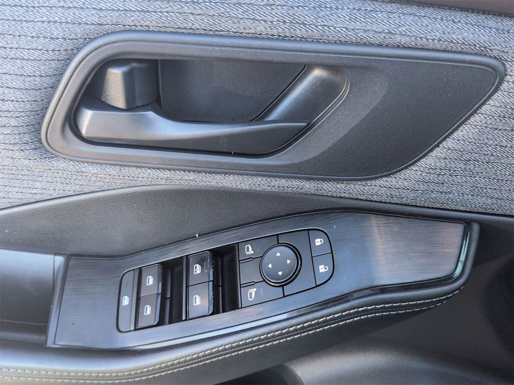 Thumbnail: 2021 Nissan Rogue - 24