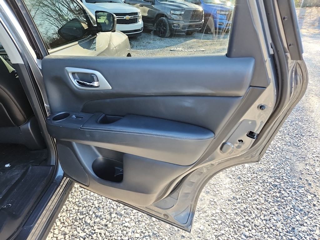 Thumbnail: 2019 Nissan Pathfinder - 24