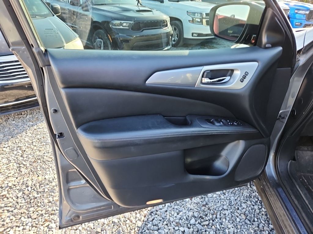 Thumbnail: 2019 Nissan Pathfinder - 19