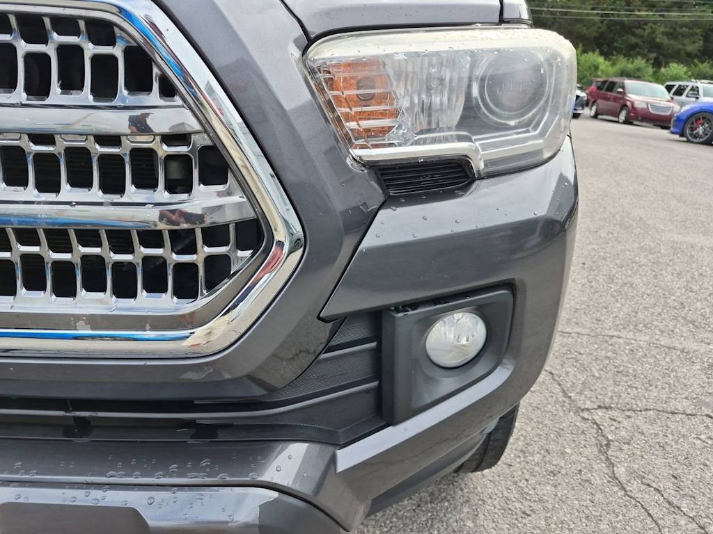 Thumbnail: 2017 Toyota Tacoma - 23
