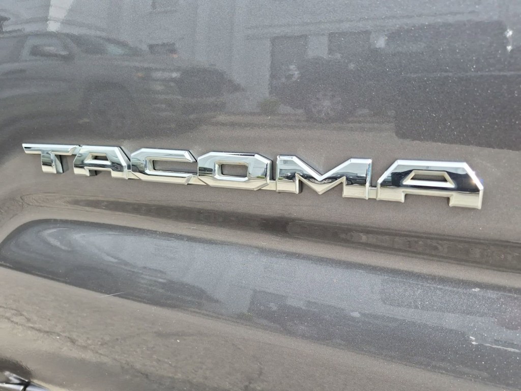 Thumbnail: 2017 Toyota Tacoma - 24