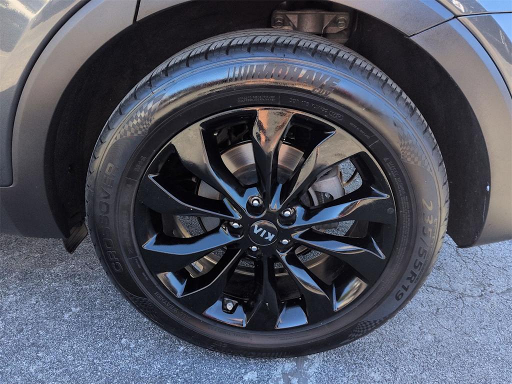 Thumbnail: 2020 Kia Sorento - 8