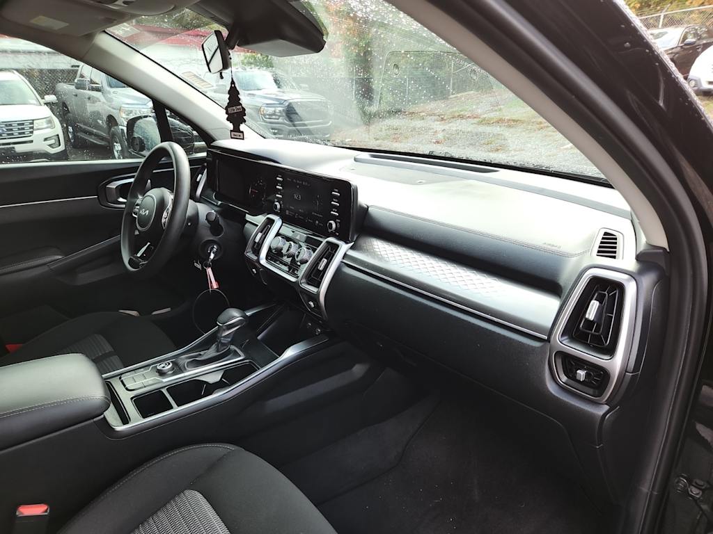 Thumbnail: 2022 Kia Sorento - 12