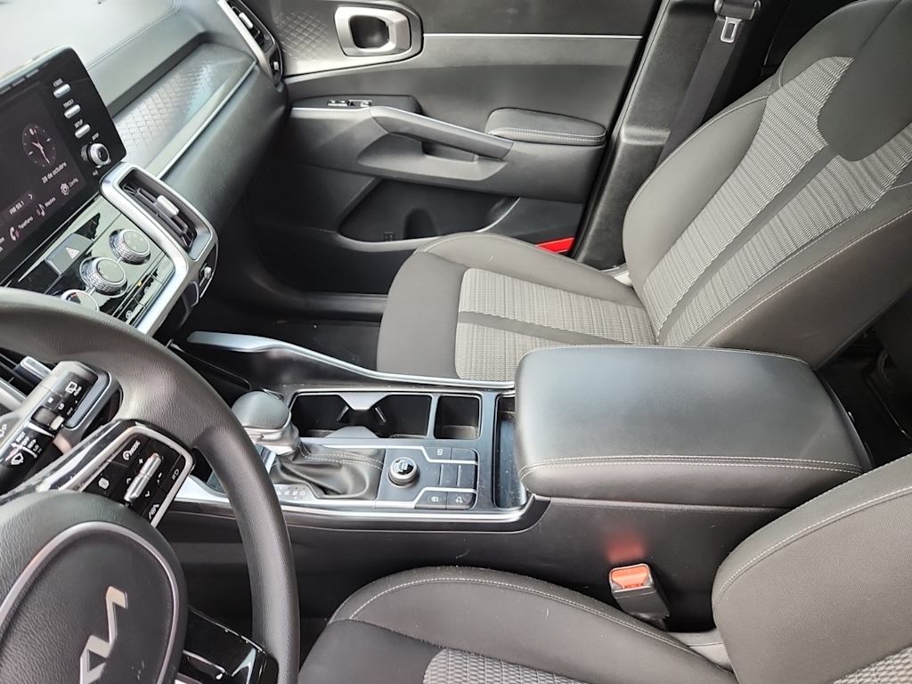 Thumbnail: 2022 Kia Sorento - 8