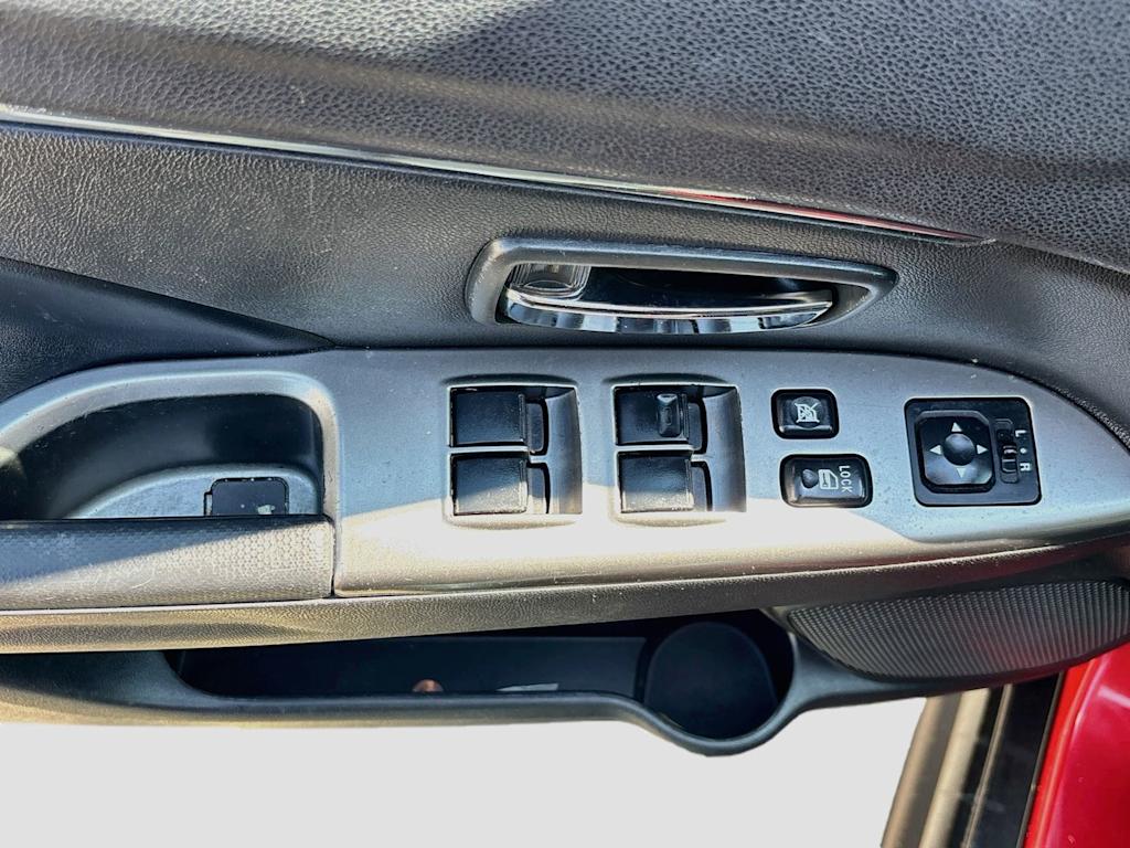 Thumbnail: 2018 Mitsubishi Outlander Sport - 25