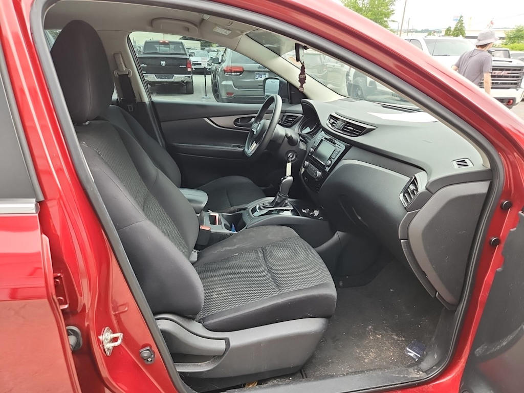 Thumbnail: 2021 Nissan Rogue Sport - 9