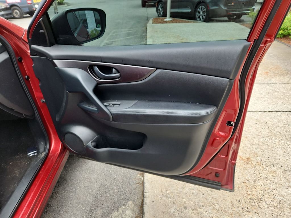 Thumbnail: 2021 Nissan Rogue Sport - 24