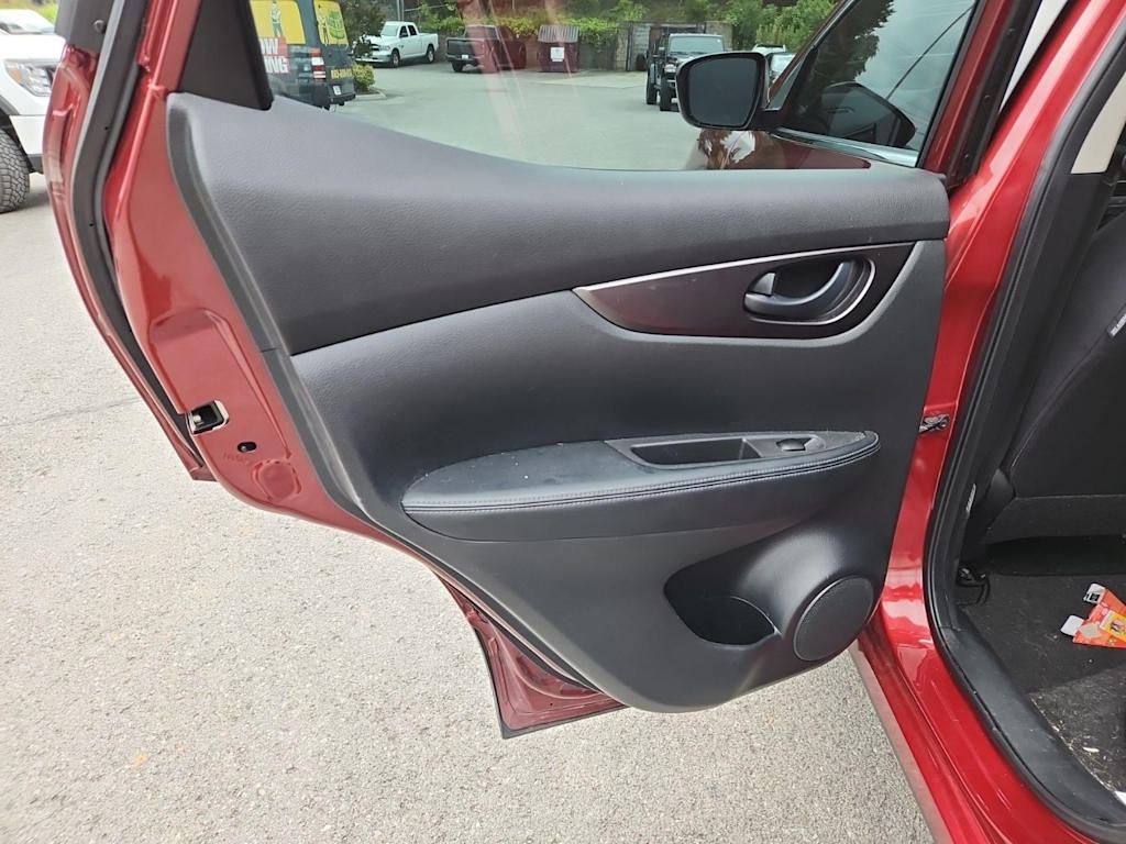 Thumbnail: 2021 Nissan Rogue Sport - 28