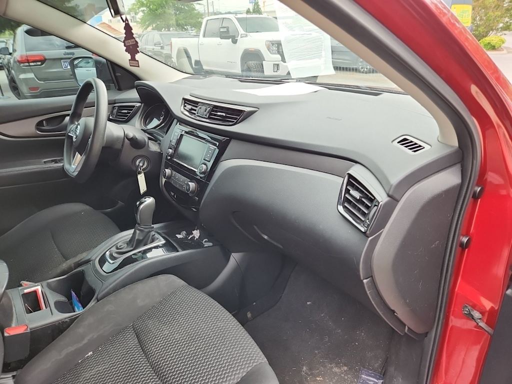 Thumbnail: 2021 Nissan Rogue Sport - 12