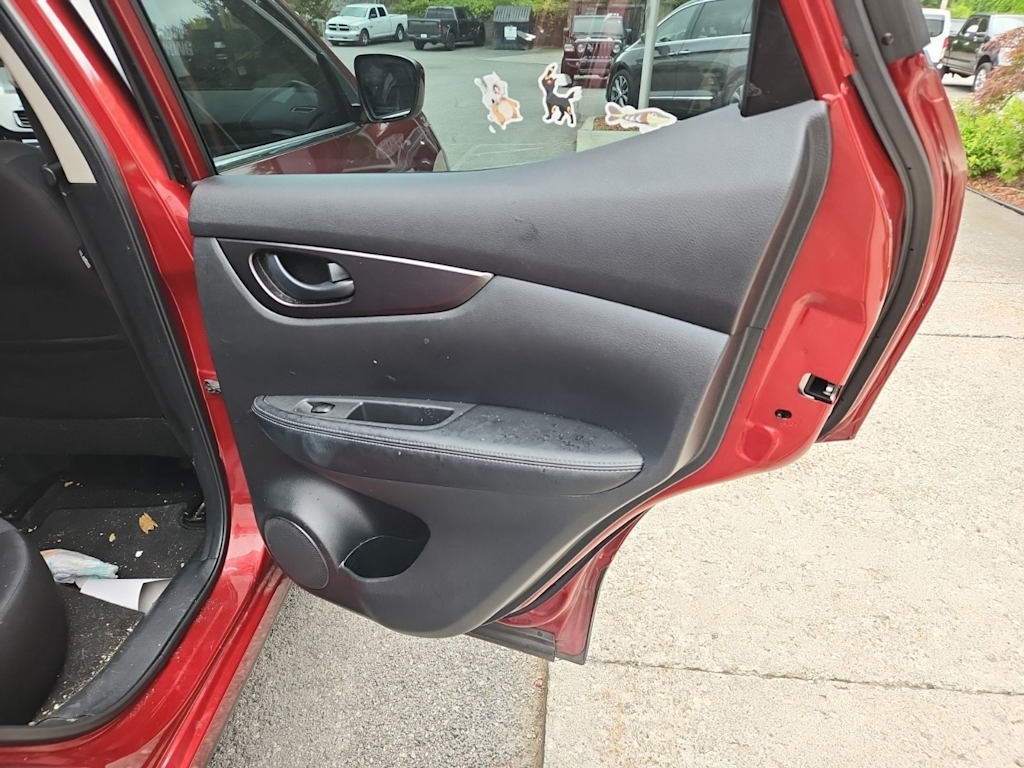 Thumbnail: 2021 Nissan Rogue Sport - 26
