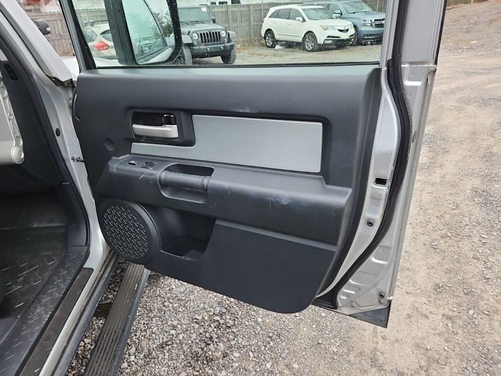 Thumbnail: 2007 Toyota FJ Cruiser - 28