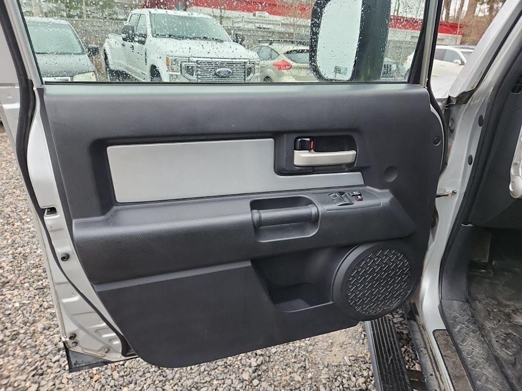 Thumbnail: 2007 Toyota FJ Cruiser - 21