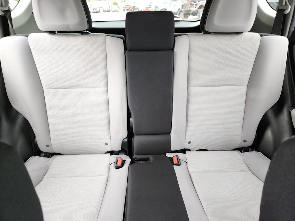 Thumbnail: 2017 Toyota RAV4 - 10