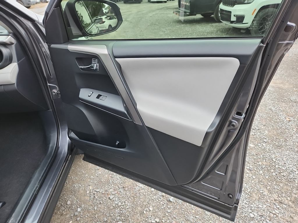 Thumbnail: 2017 Toyota RAV4 - 22