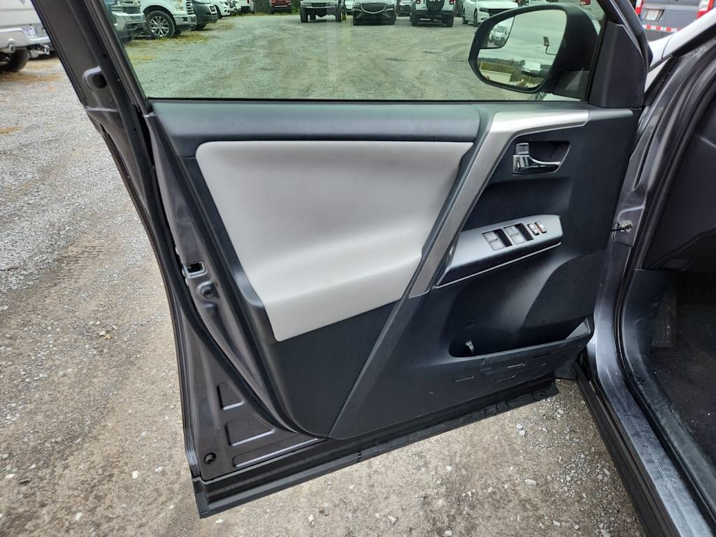 Thumbnail: 2017 Toyota RAV4 - 19