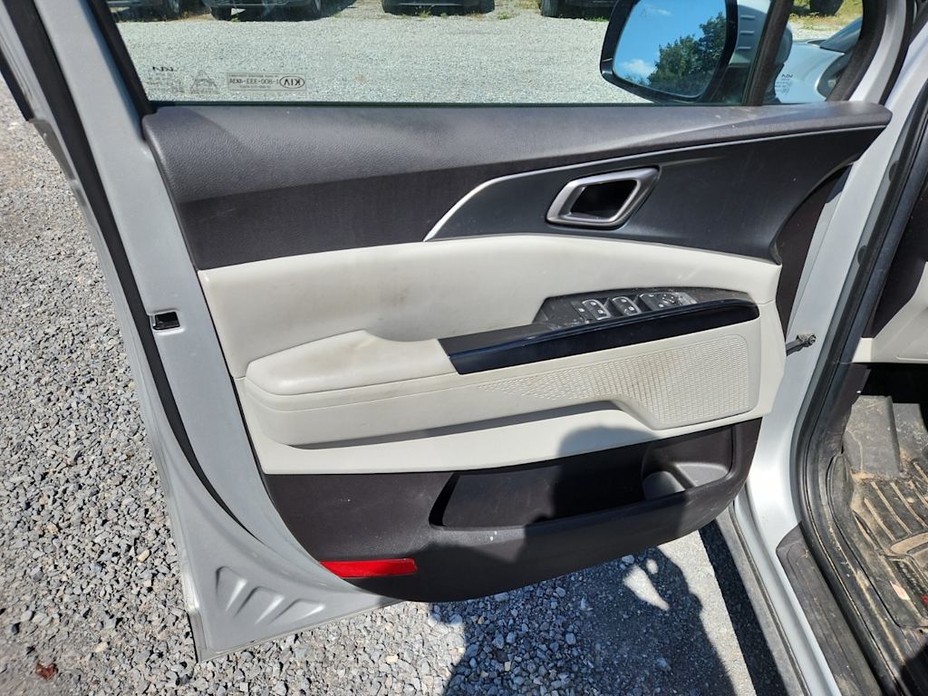 Thumbnail: 2022 Kia Carnival - 18