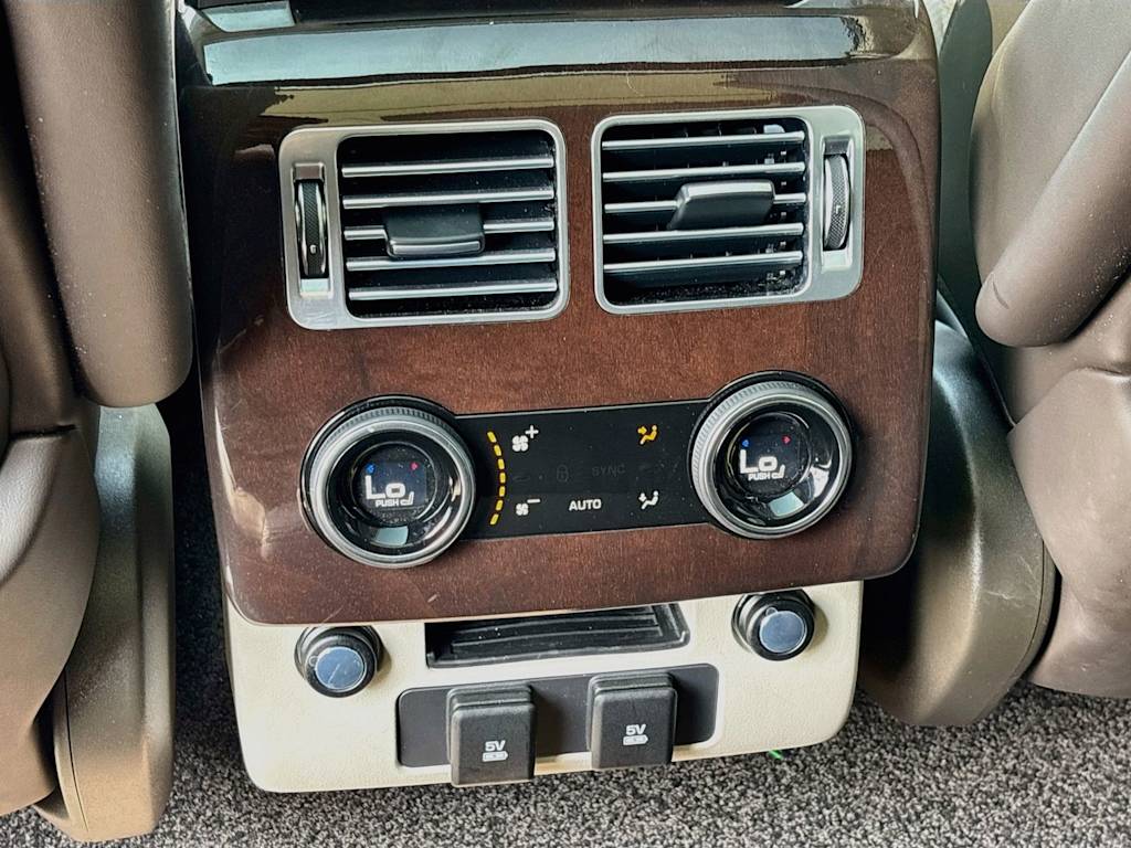 Thumbnail: 2019 Land Rover Range Rover - 32