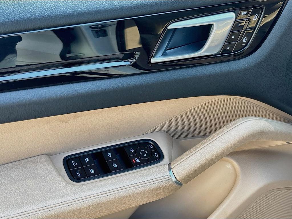 Thumbnail: 2020 Porsche Cayenne - 27