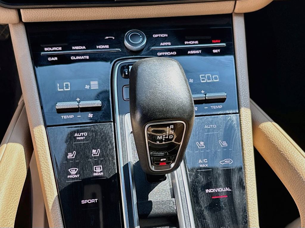 Thumbnail: 2020 Porsche Cayenne - 16
