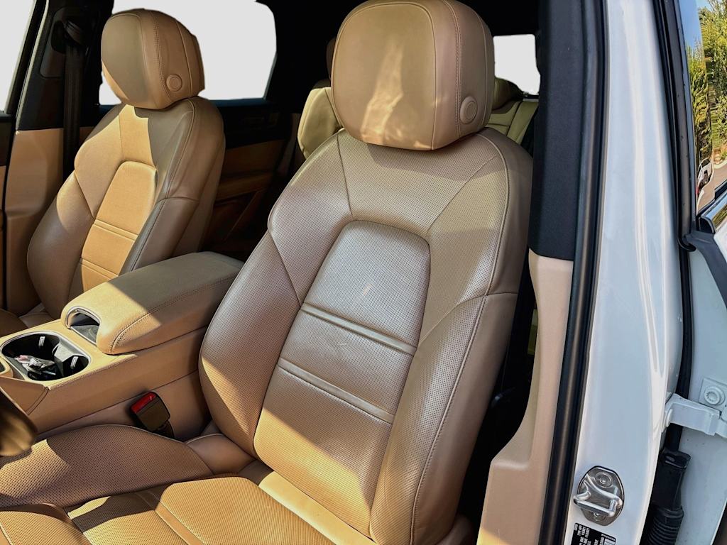 Thumbnail: 2020 Porsche Cayenne - 10