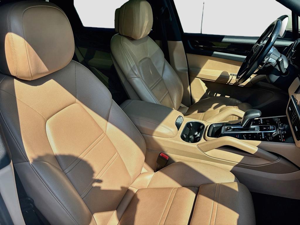 Thumbnail: 2020 Porsche Cayenne - 34
