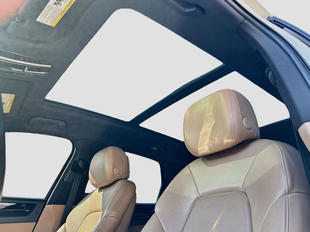 Thumbnail: 2020 Porsche Cayenne - 30