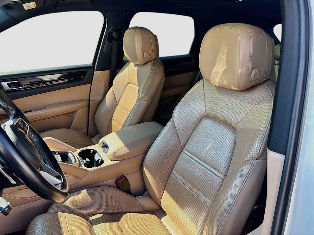 Thumbnail: 2020 Porsche Cayenne - 11